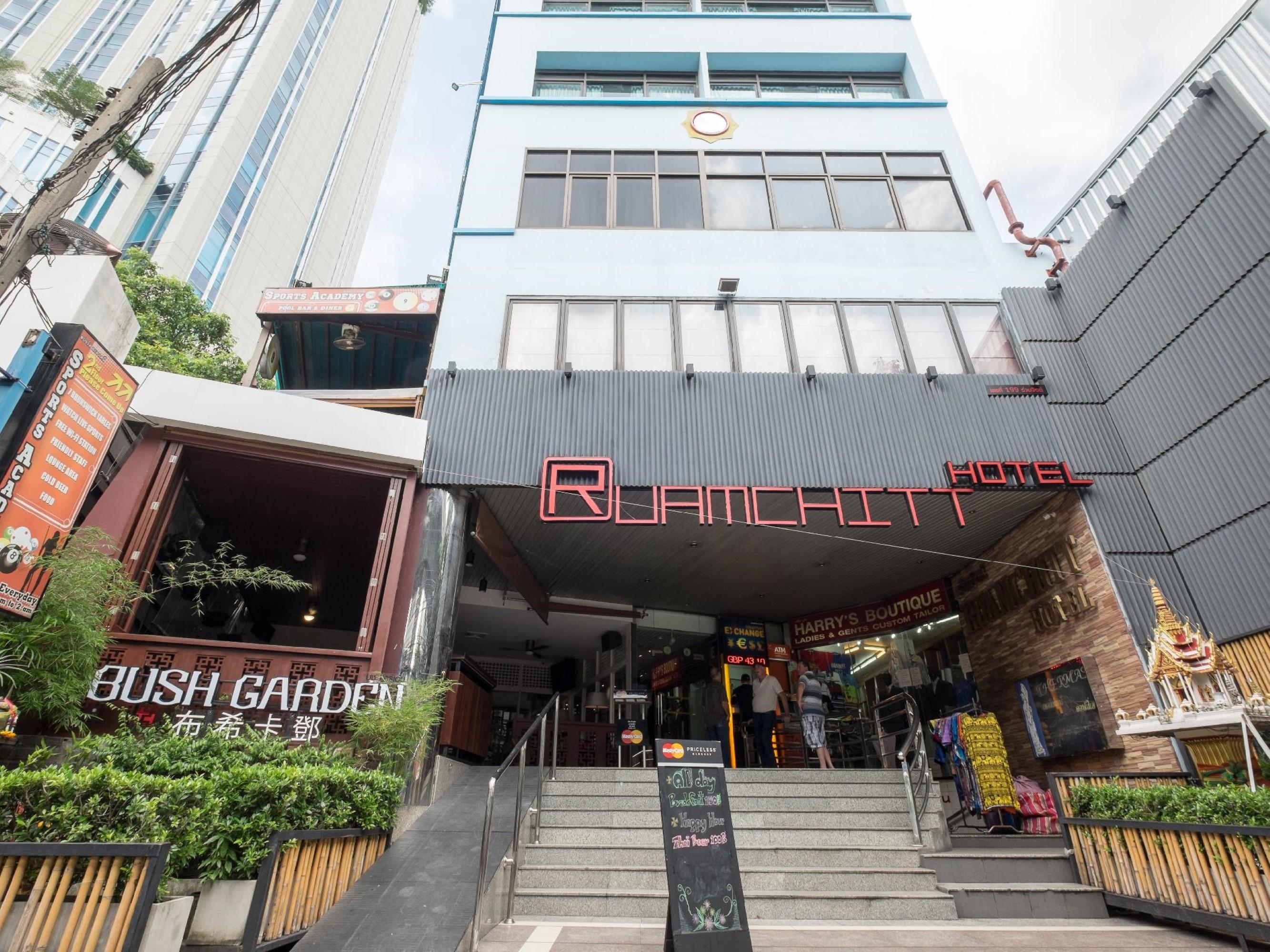 Ruamchitt Plaza Hotel Bangkok Exterior photo